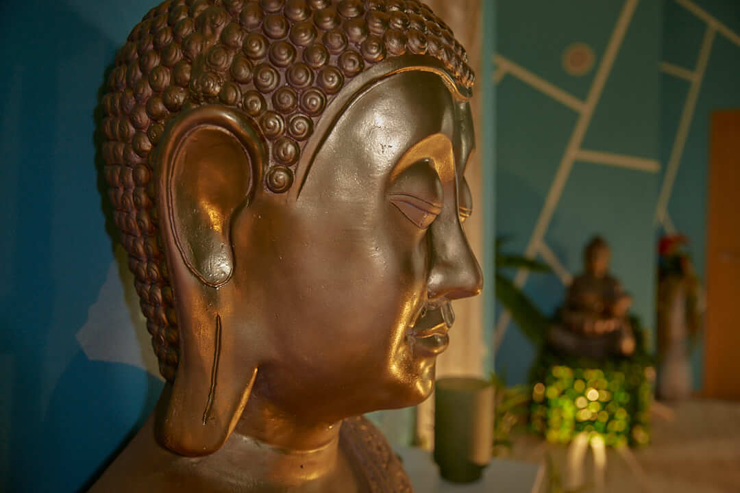 Buda grande no corredor do ARTEMIS LISBON spa. Spa especialista em massagem Tântrica, Erotica e Sensual em Lisboa