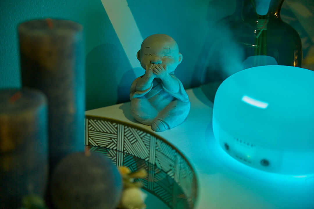 Detalhe de Buda pequeno no ARTEMIS LISBON spa. Spa especialista em massagem Tântrica, Erotica e Sensual em Lisboa